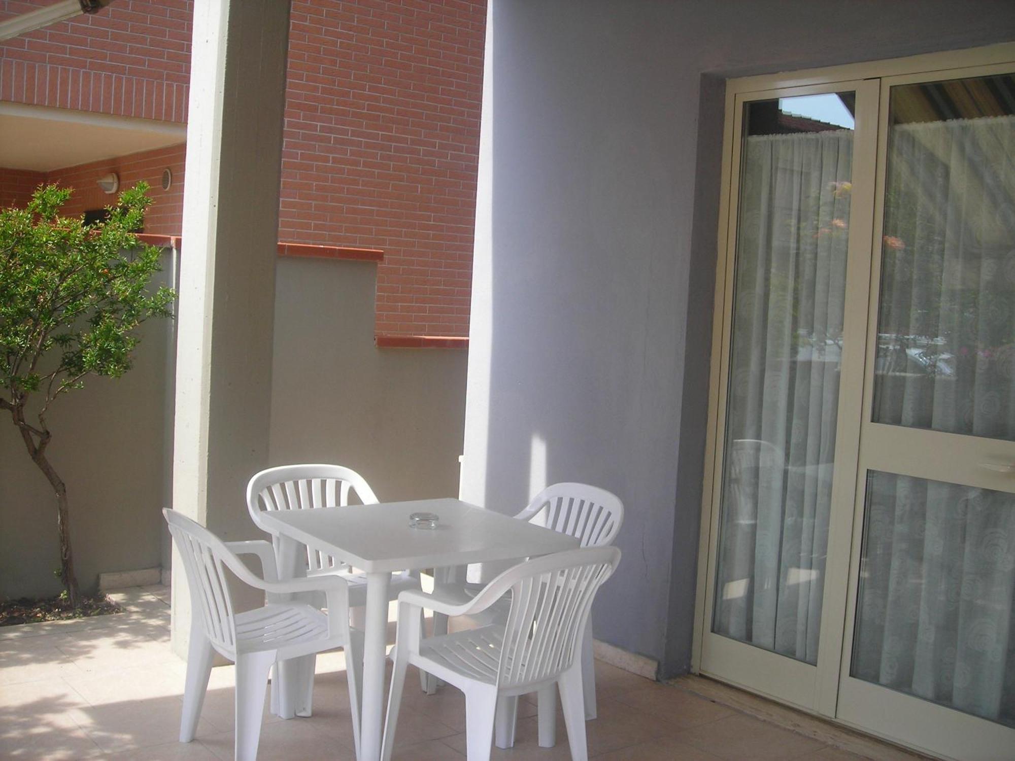 C.A.V. Residenza Prisco Aparthotel มารีนาดีกรอซเซโต ภายนอก รูปภาพ
